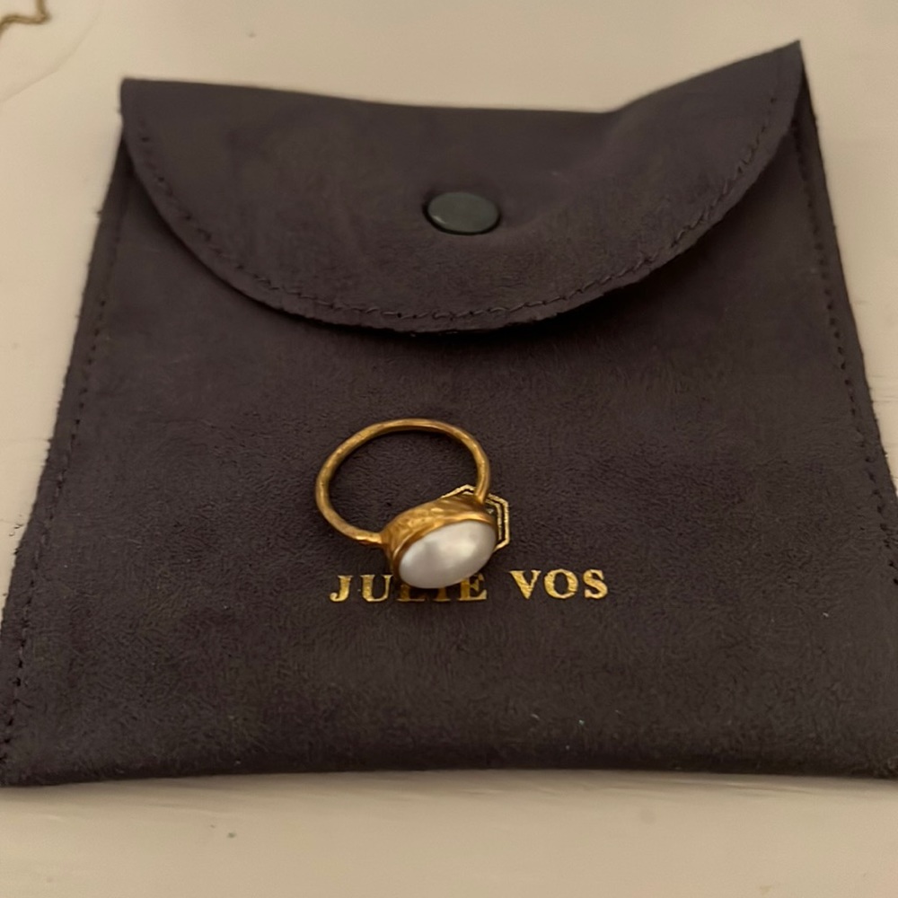 Julie Vos ring